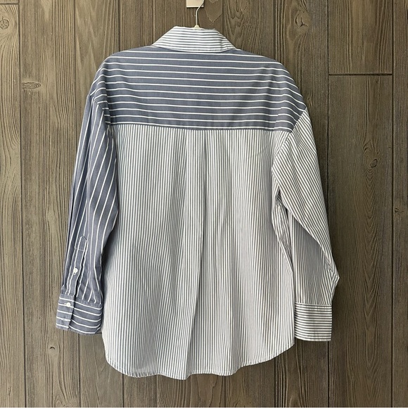 Abercrombie & Fitch Blue and White Casual Button Down Shirt - Picture 3 of 4